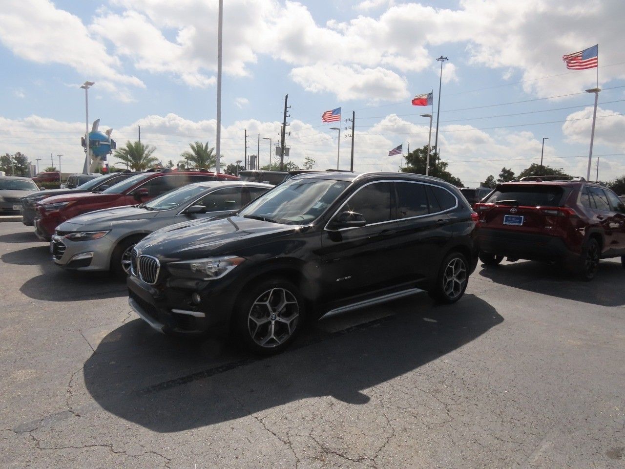 Used 2018 BMW X1 28i with VIN WBXHU7C36J5H40393 for sale in Spring, TX