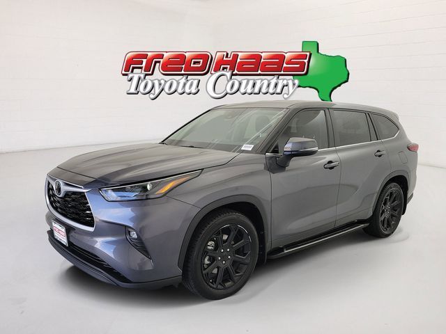 Used 2023 Toyota Highlander
