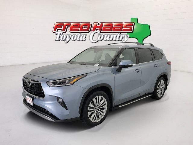 Used 2023 Toyota Highlander