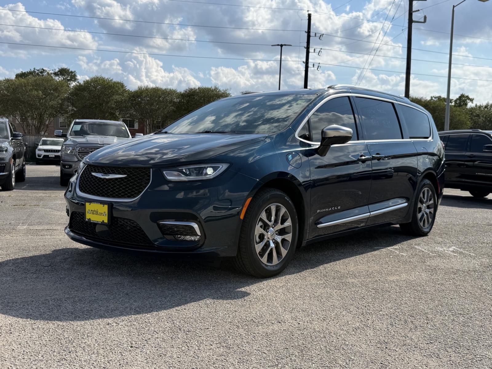 Used 2025 Chrysler Pacifica
