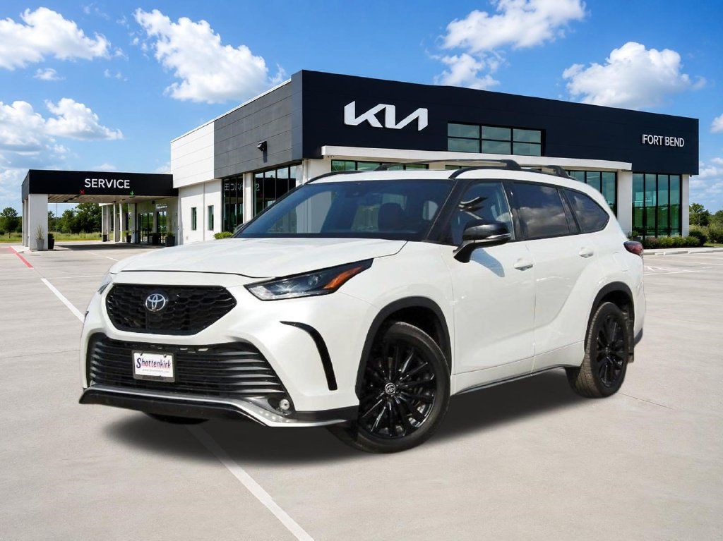 Used 2023 Toyota Highlander